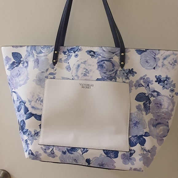 Victoria's Secret Blue & White Floral Carryall Tote Bag Spring 2022 Limited Ed. - Picture 4 of 8